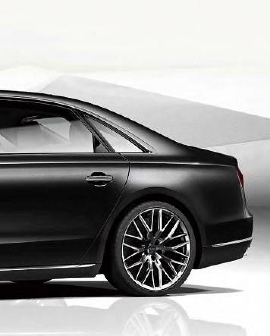 Детали экстерьера Audi A8 Chauffeur Edition (D4) 2015 года  (фото 3 из 11)